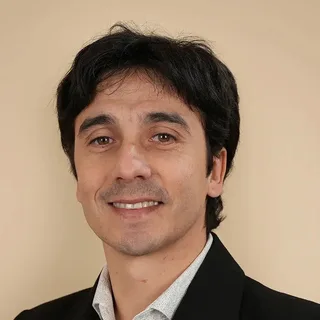 Dr. Adriano Hug